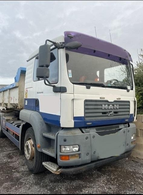 Hook lift truck MAN TGA 26 440