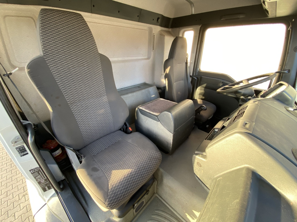 Hook lift truck MAN TGA 33.390 6x6 BB