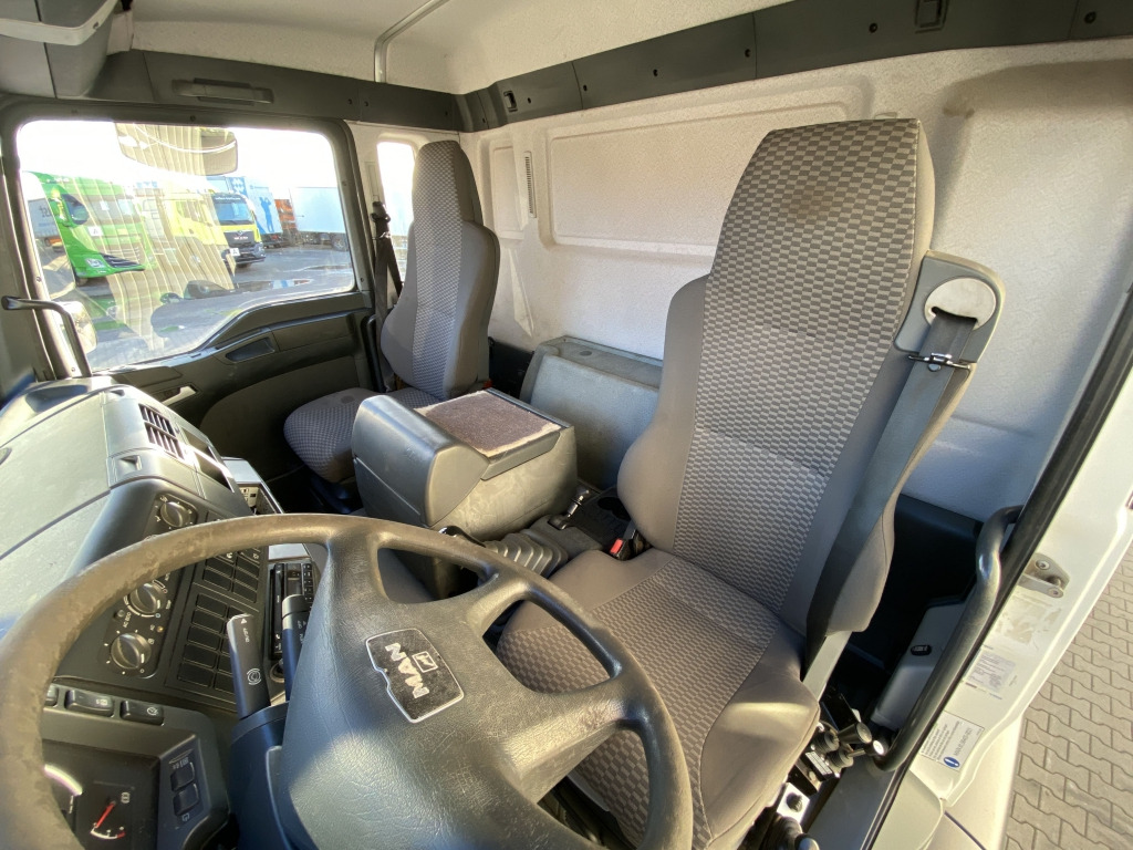 Hook lift truck MAN TGA 33.390 6x6 BB