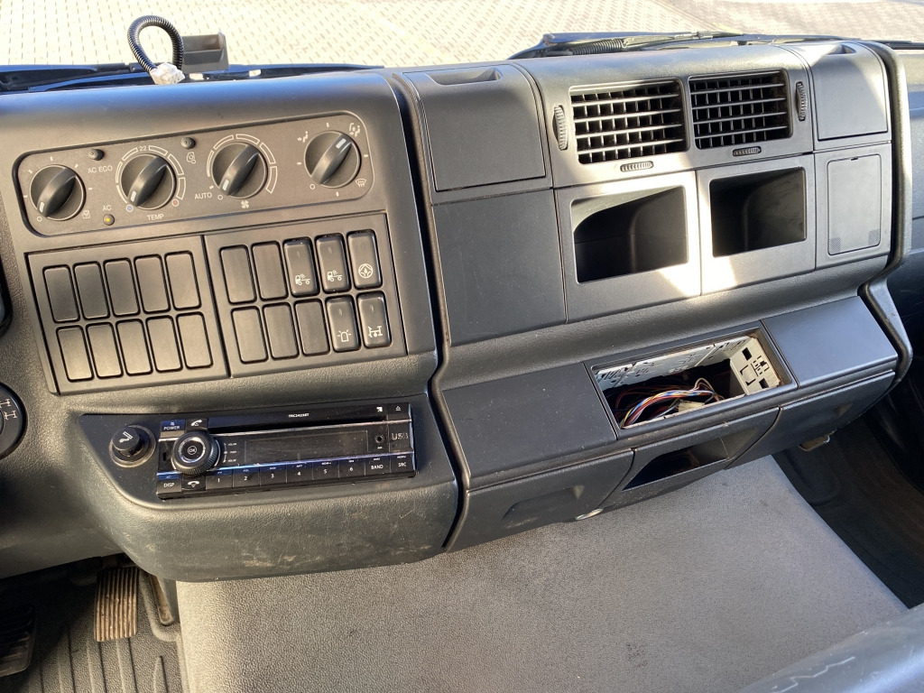 Hook lift truck MAN TGA 33.390 6x6 BB