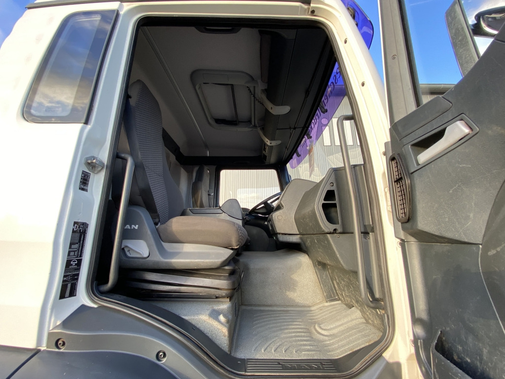 Hook lift truck MAN TGA 33.390 6x6 BB