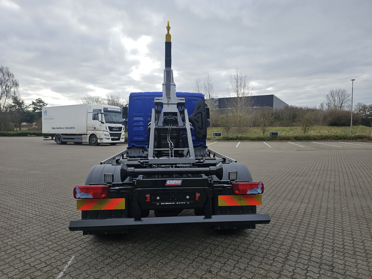 Hook lift truck MAN TGL 12.190 BL