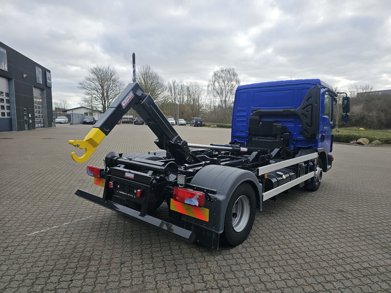 Hook lift truck MAN TGL 12.190 BL