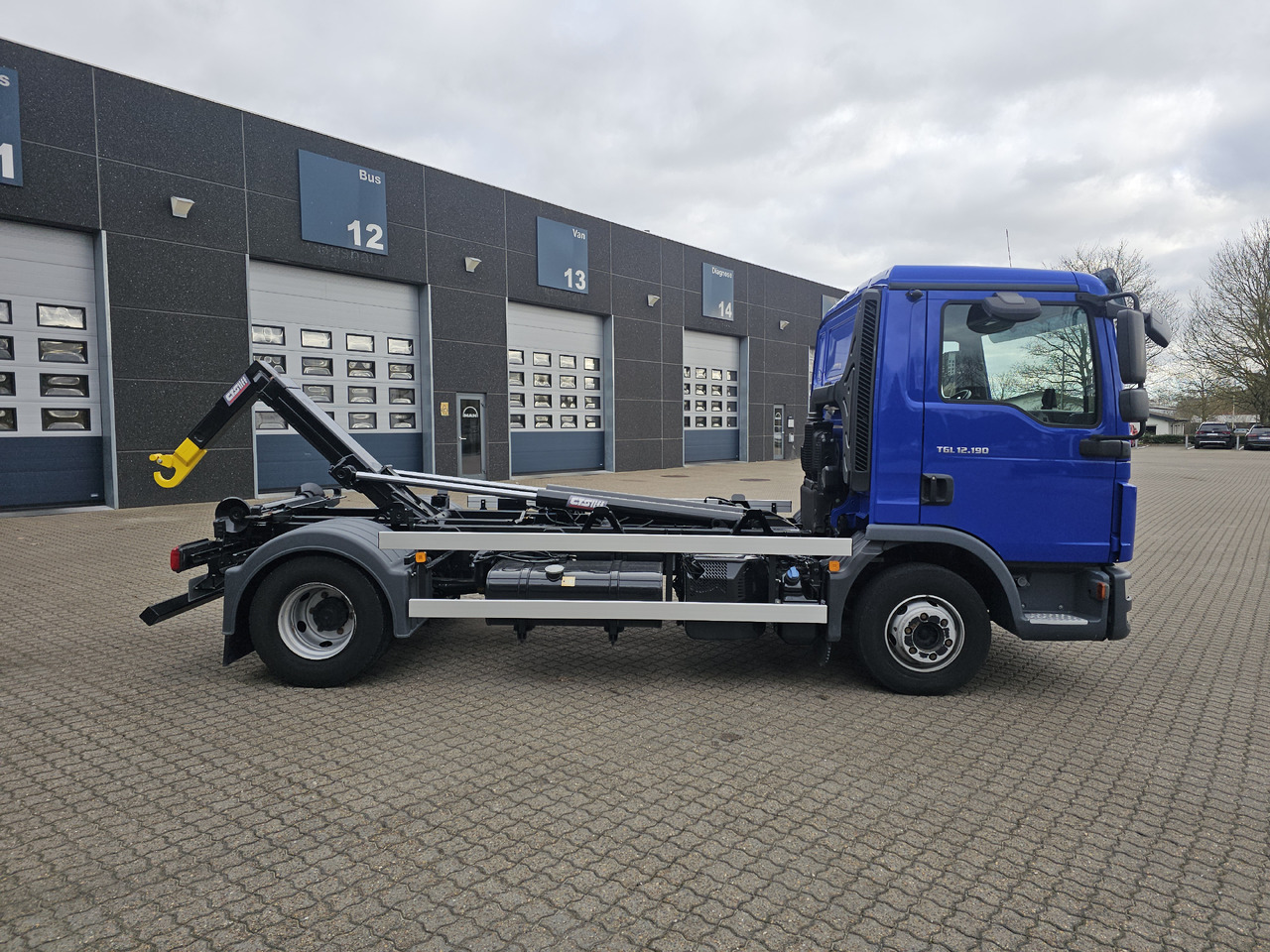 Hook lift truck MAN TGL 12.190 BL