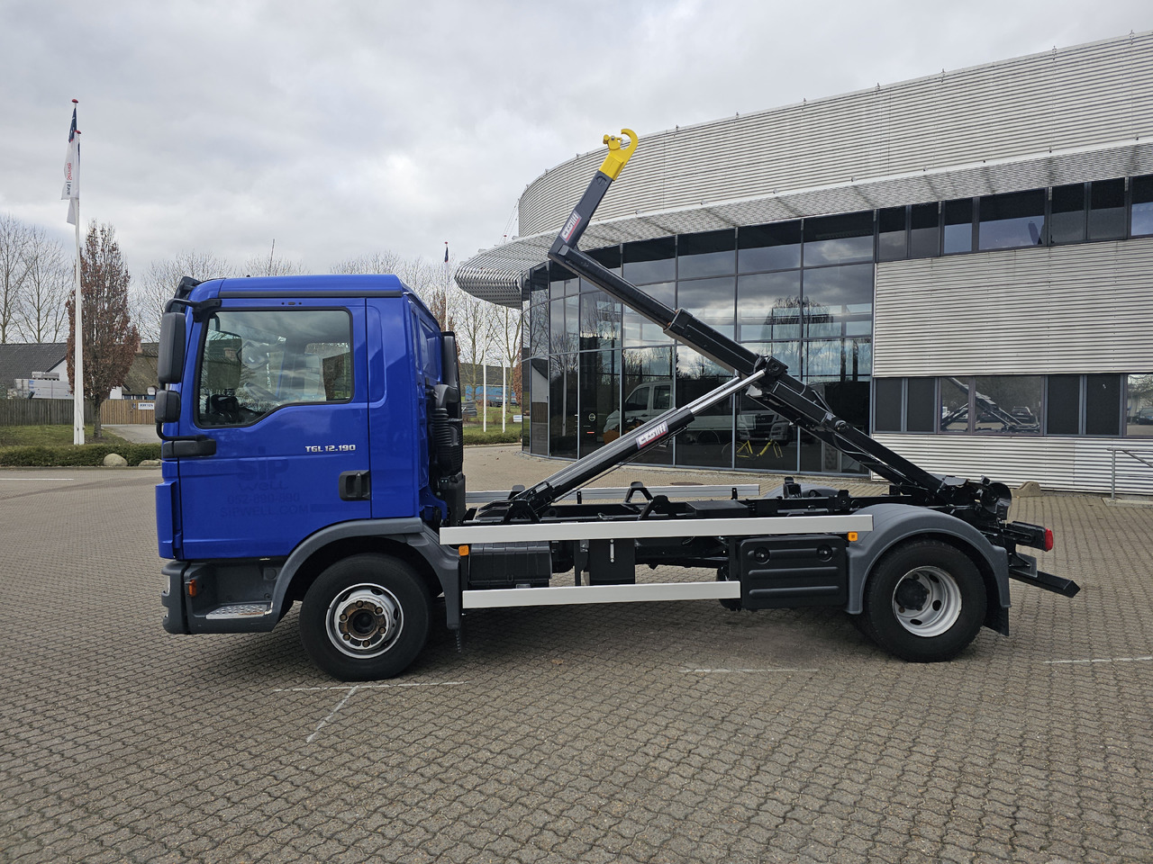 Hook lift truck MAN TGL 12.190 BL