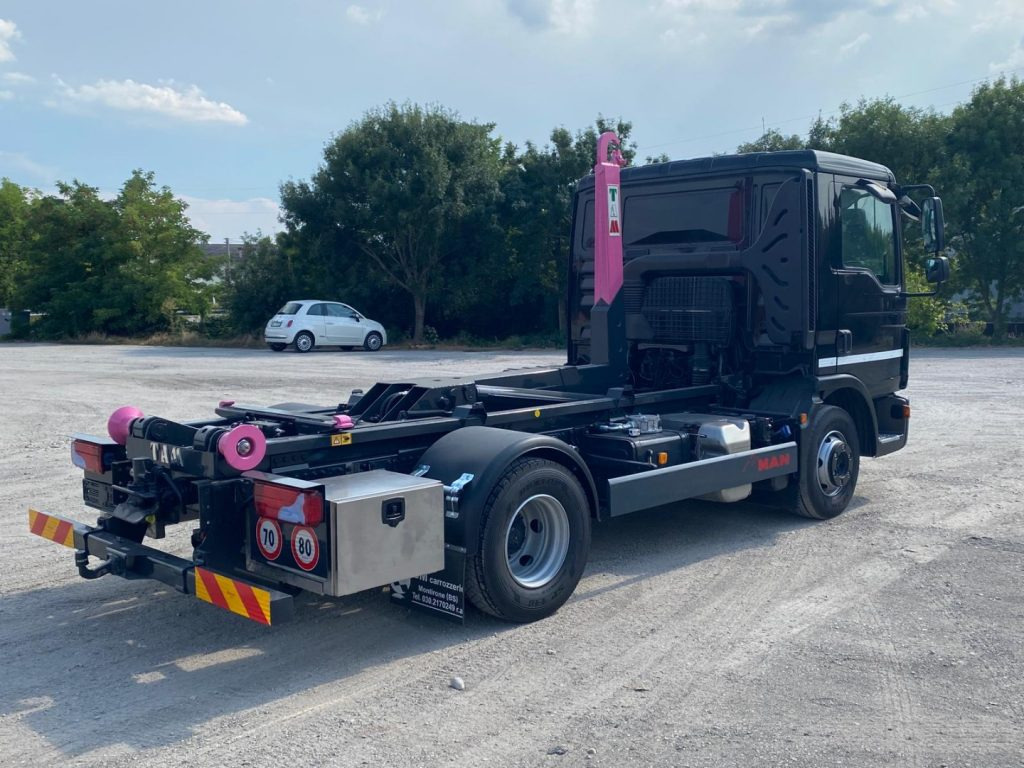 Hook lift truck MAN TGL 12.220 CON SCARRABILE NUOVO