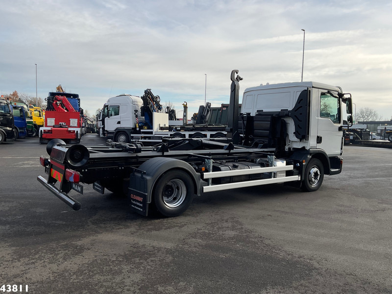 Hook lift truck MAN TGL 12.220 Euro 6 12 Ton haakarmsysteem