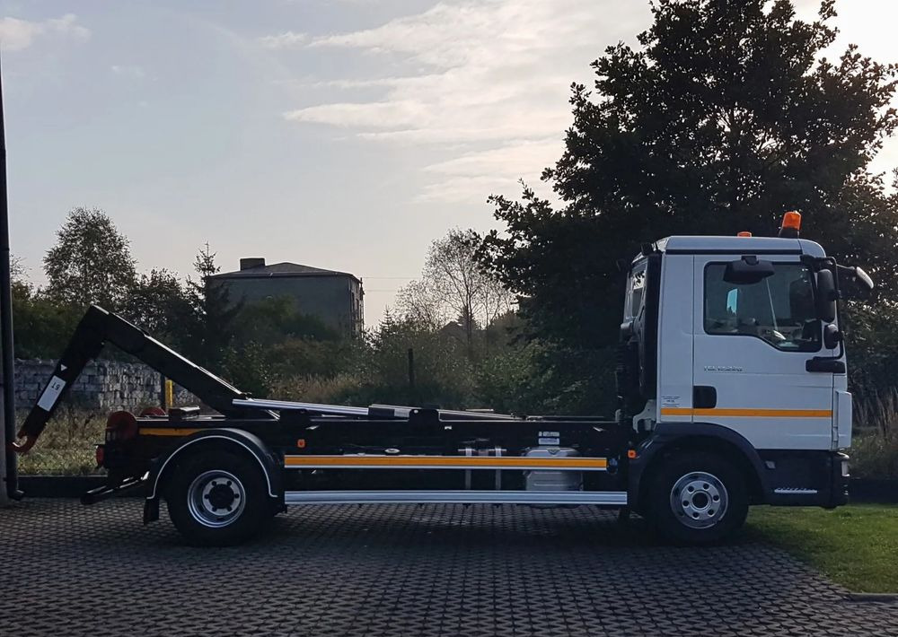 Hook lift truck MAN TGL 12.220 HAKOWIEC 4x2 KLIMA