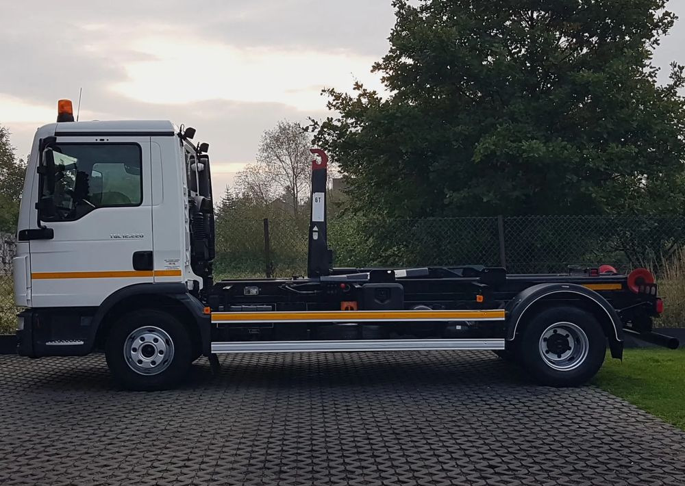 Hook lift truck MAN TGL 12.220 HAKOWIEC 4x2 KLIMA