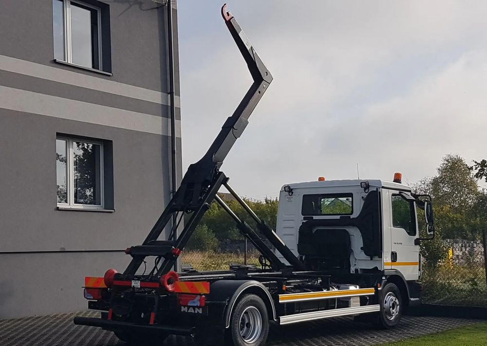 Hook lift truck MAN TGL 12.220 HAKOWIEC 4x2 KLIMA