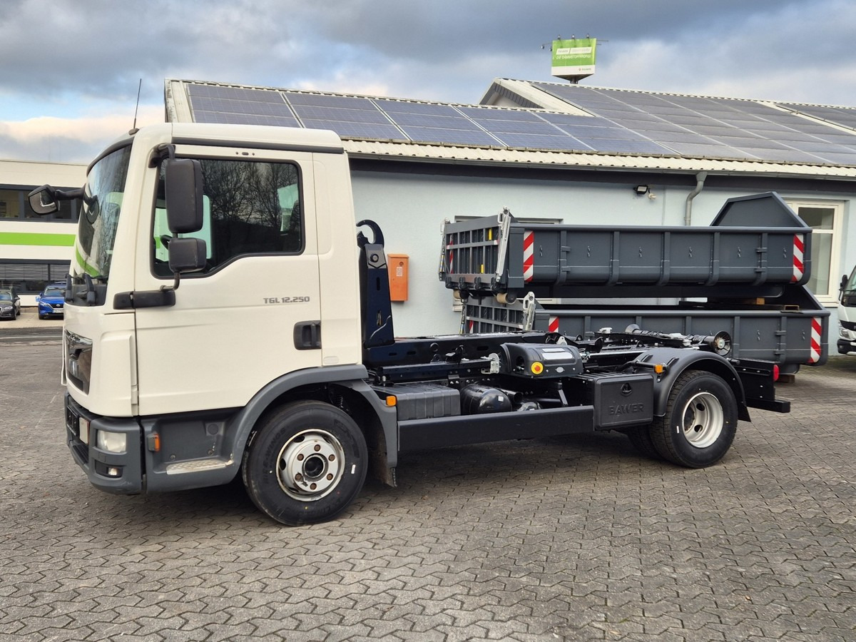 Hook lift truck MAN TGL 12.250 BL City Abrollkipper  AHK Euro 6