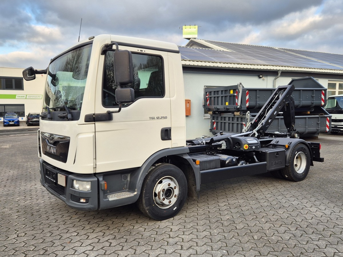 Hook lift truck MAN TGL 12.250 BL City Abrollkipper  AHK Euro 6