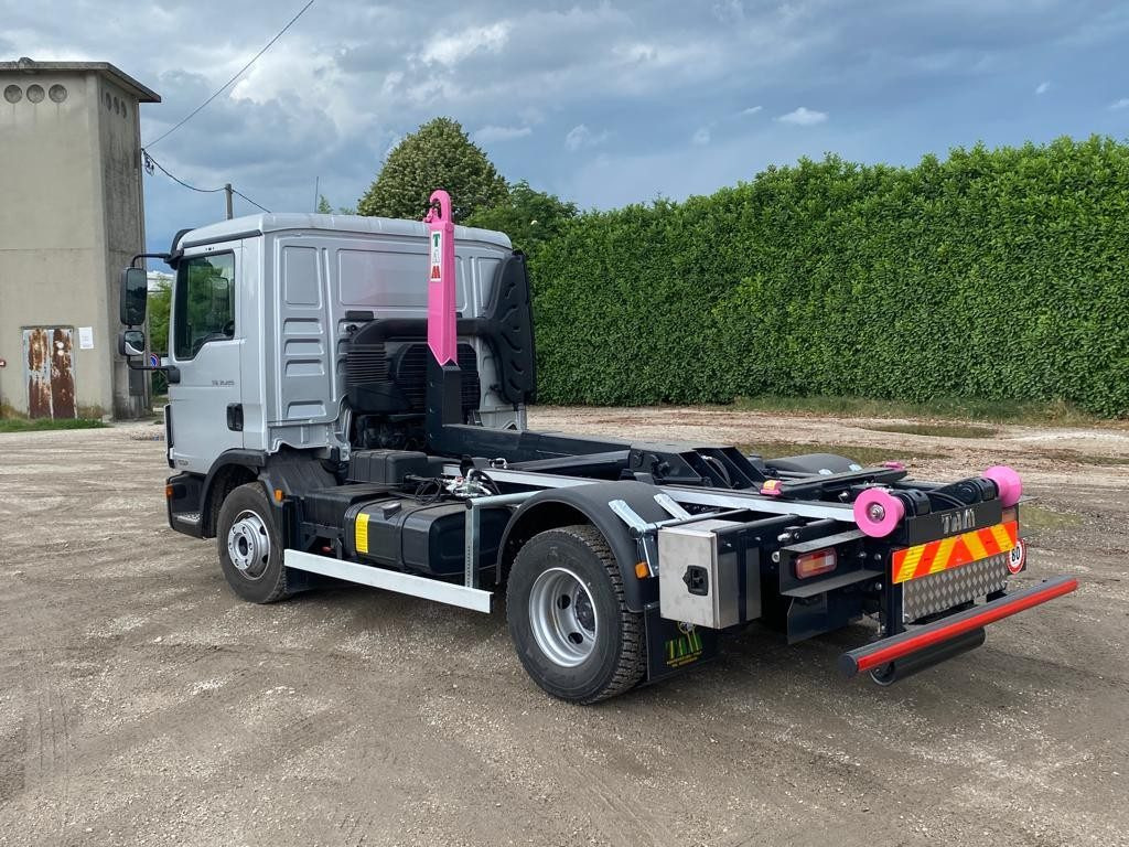 Hook lift truck MAN TGM 12.220