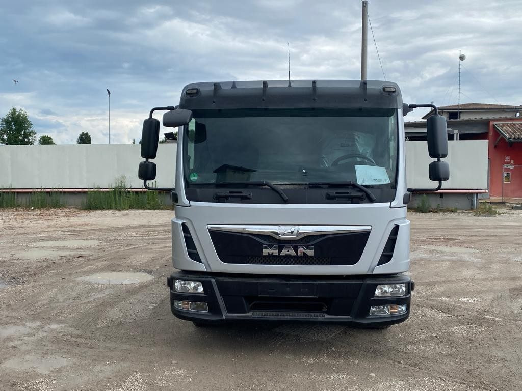 Hook lift truck MAN TGM 12.220