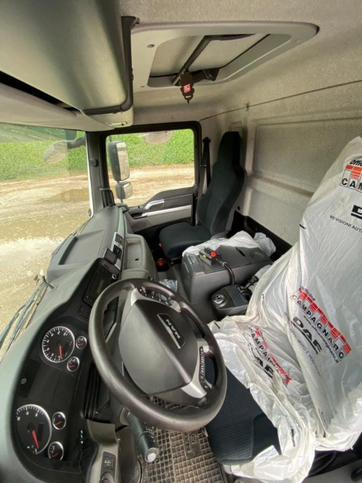 Hook lift truck MAN TGM 12.220