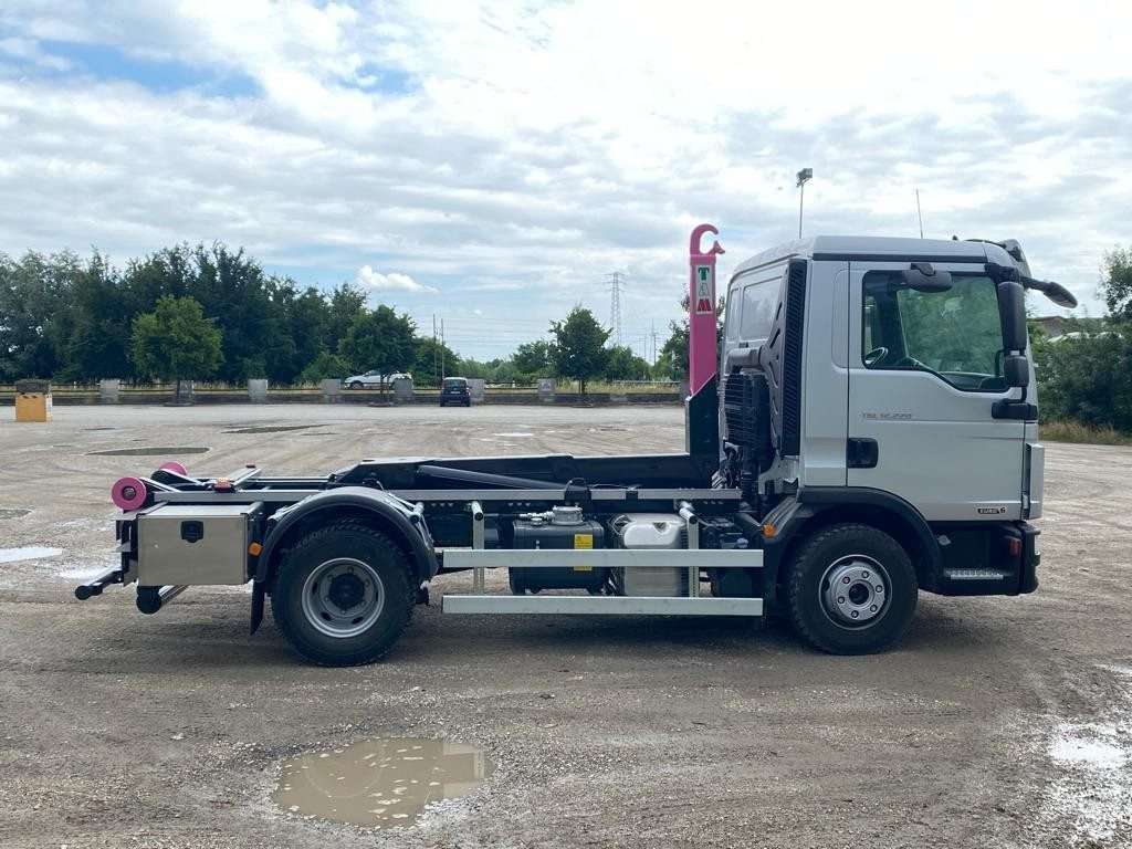 Hook lift truck MAN TGM 12.220