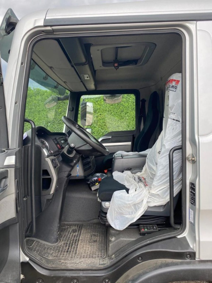 Hook lift truck MAN TGM 12.220