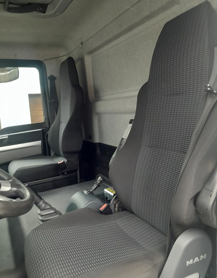 Hook lift truck MAN TGM 12.290