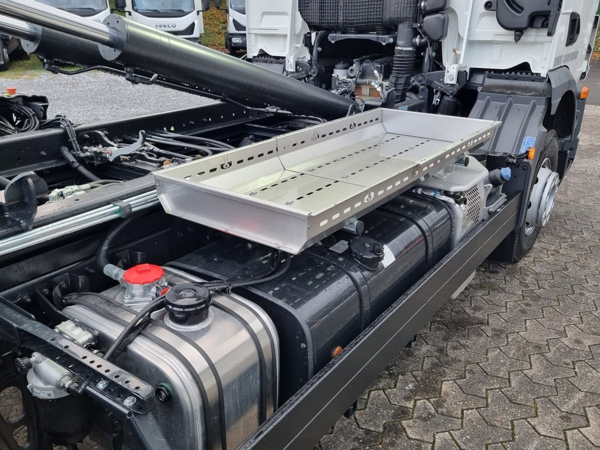 Hook lift truck MAN TGM 15.290 BL Abrollkipper Multihook City+1570mm