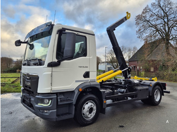 Hook lift truck MAN TGM 15.290 BL Abrollkipper PowerMatic Standheiz.