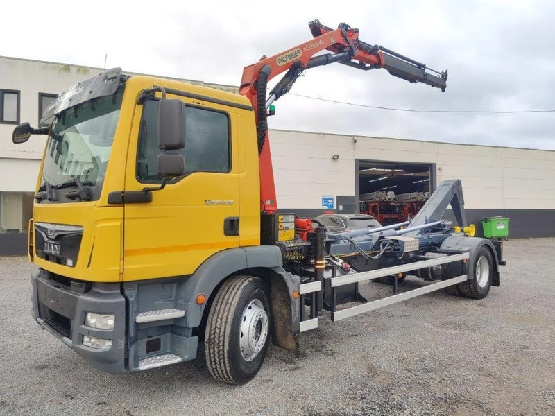 Hook lift truck MAN TGM 18.250 Euro 6 Container kraan Palfinger PK12001