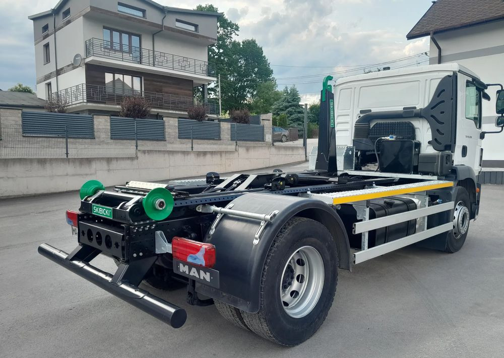 Hook lift truck MAN TGM 18.290