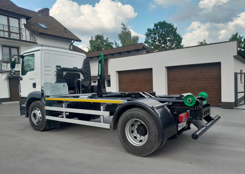Hook lift truck MAN TGM 18.290