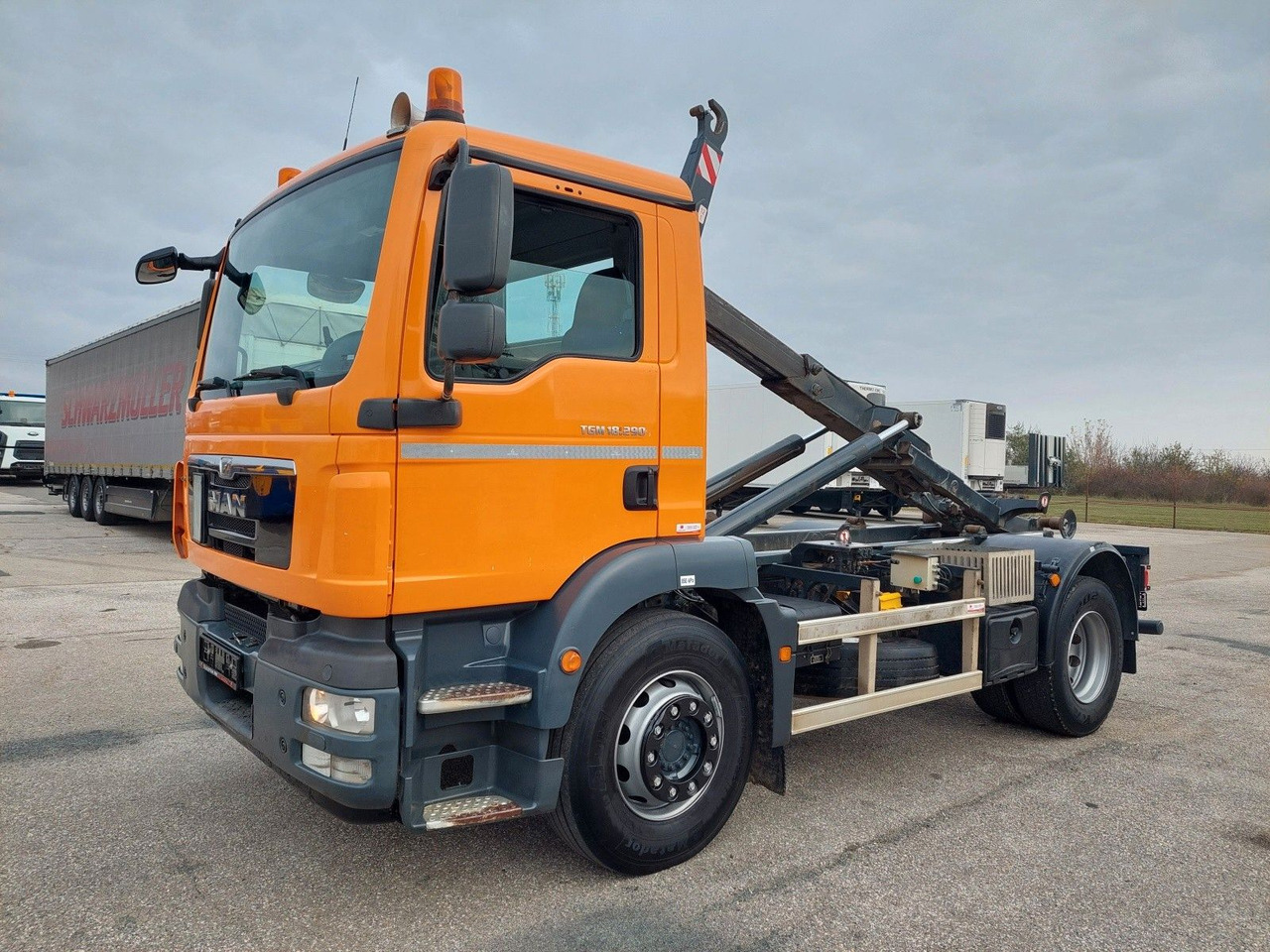 Hook lift truck MAN TGM 18.290 4X2 BB