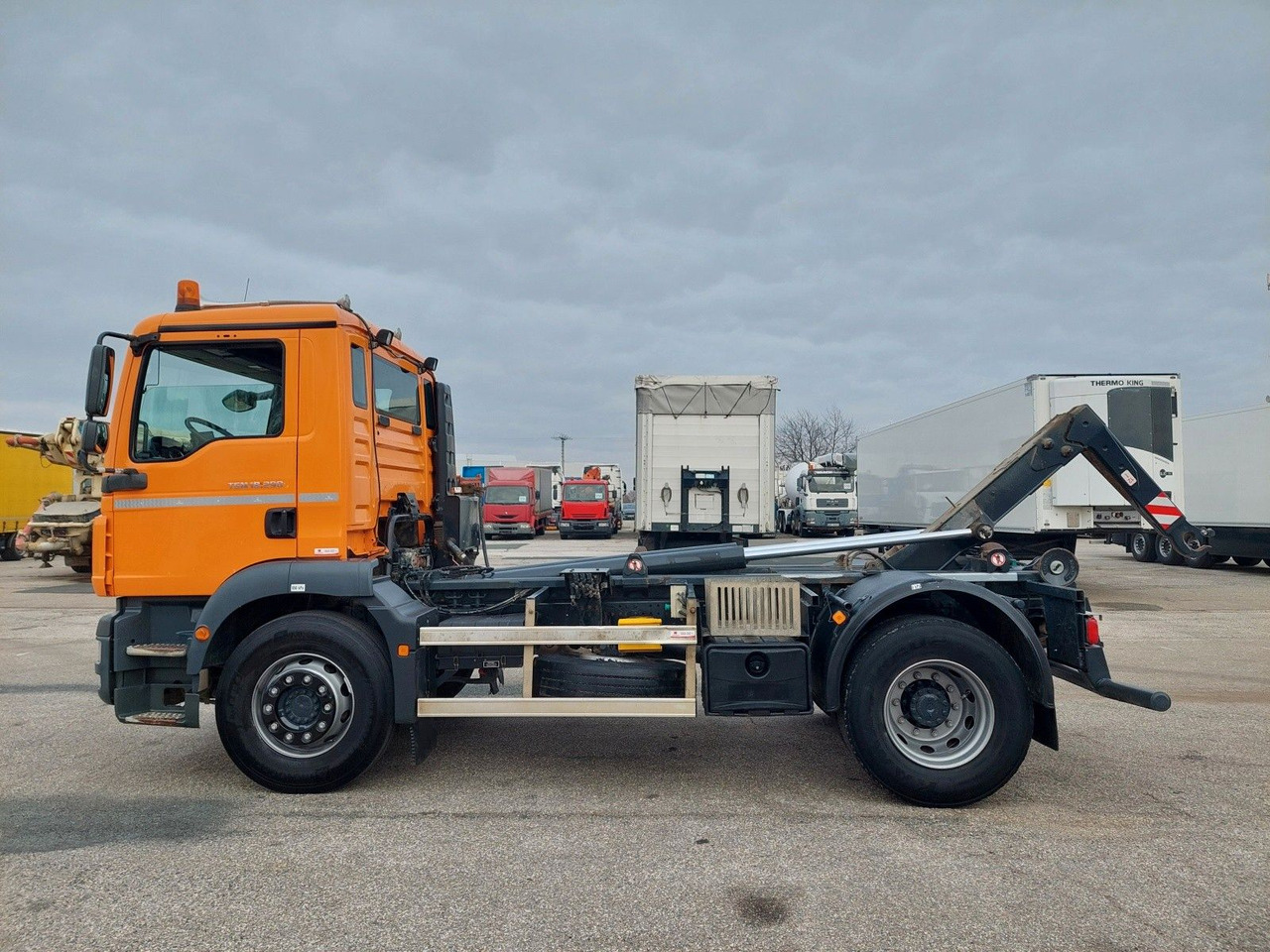 Hook lift truck MAN TGM 18.290 4X2 BB