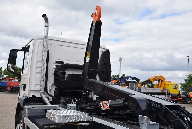 Hook lift truck MAN TGM 18.320