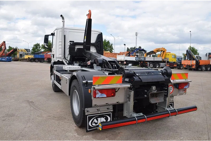 Hook lift truck MAN TGM 18.320