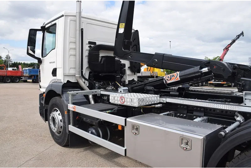 Hook lift truck MAN TGM 18.320