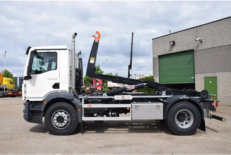 Hook lift truck MAN TGM 18.320