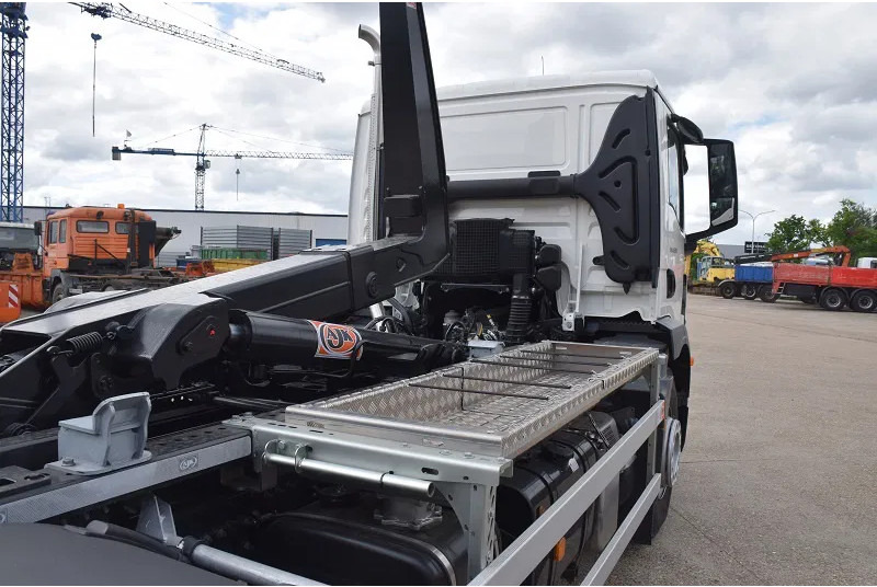 Hook lift truck MAN TGM 18.320