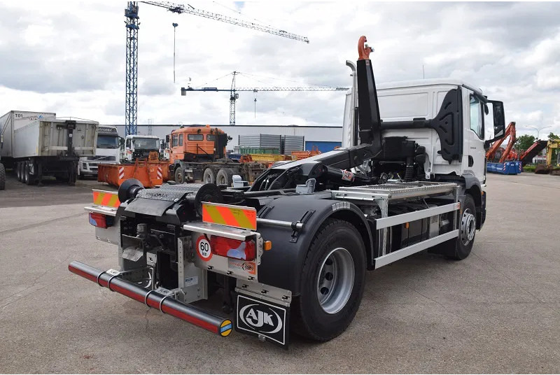 Hook lift truck MAN TGM 18.320