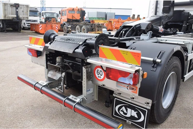 Hook lift truck MAN TGM 18.320