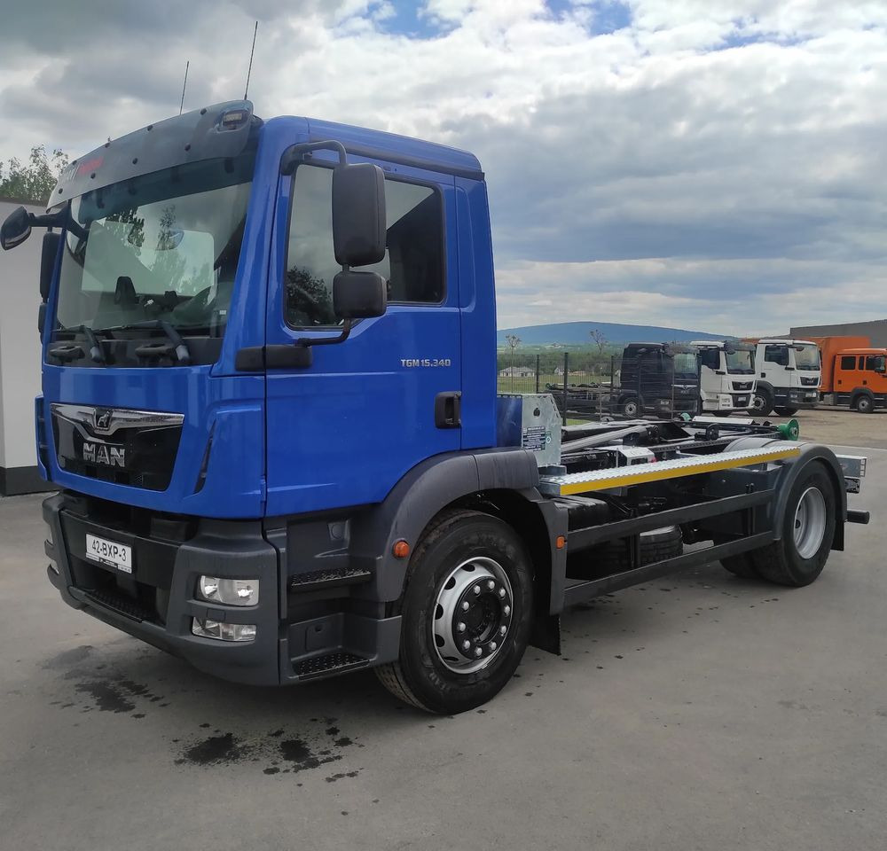 Hook lift truck MAN TGM 18.340 urządzenie hakowe AXOR