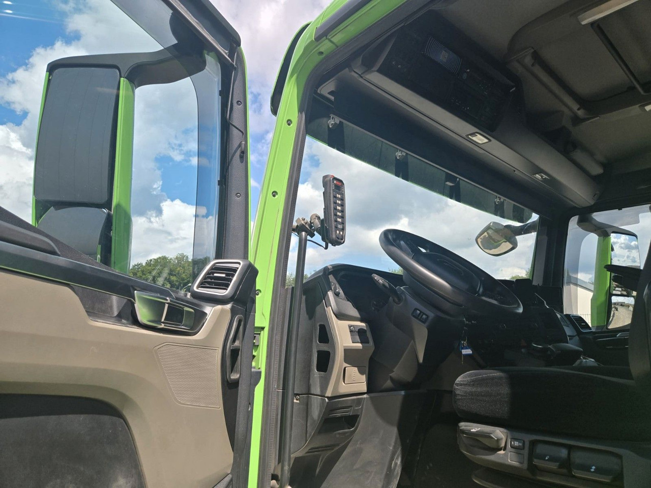 Hook lift truck MAN TGS 2651 Abrollkipper HIAB Lift -Lenkachse