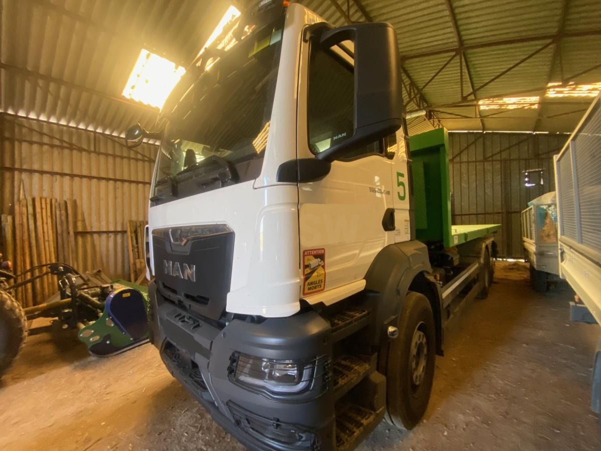 Hook lift truck MAN TGS 26.440