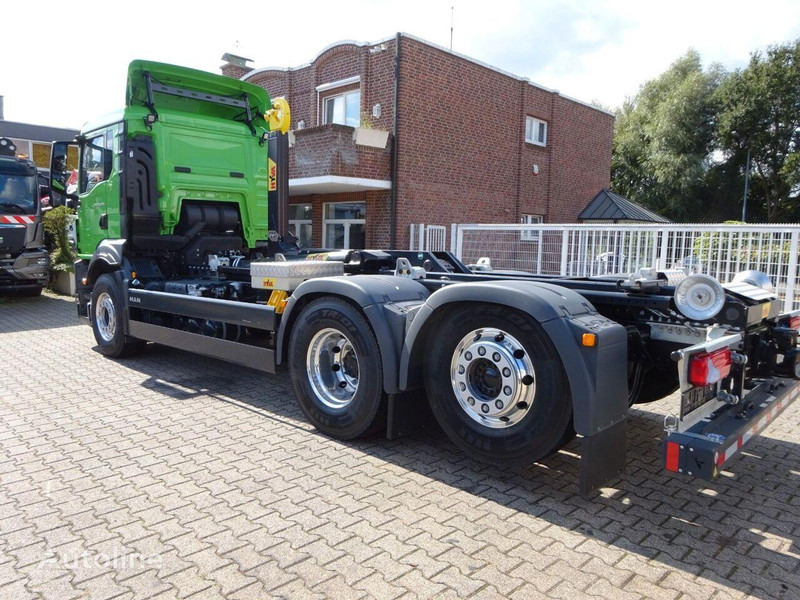 Hook lift truck MAN TGS 26.520 Hook lift