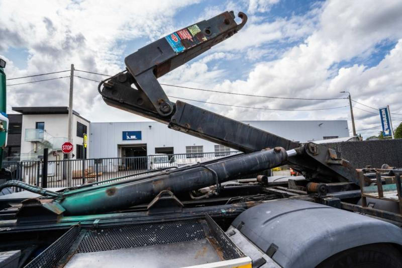 Hook lift truck MAN TGS 35.440 BL 8x4-4