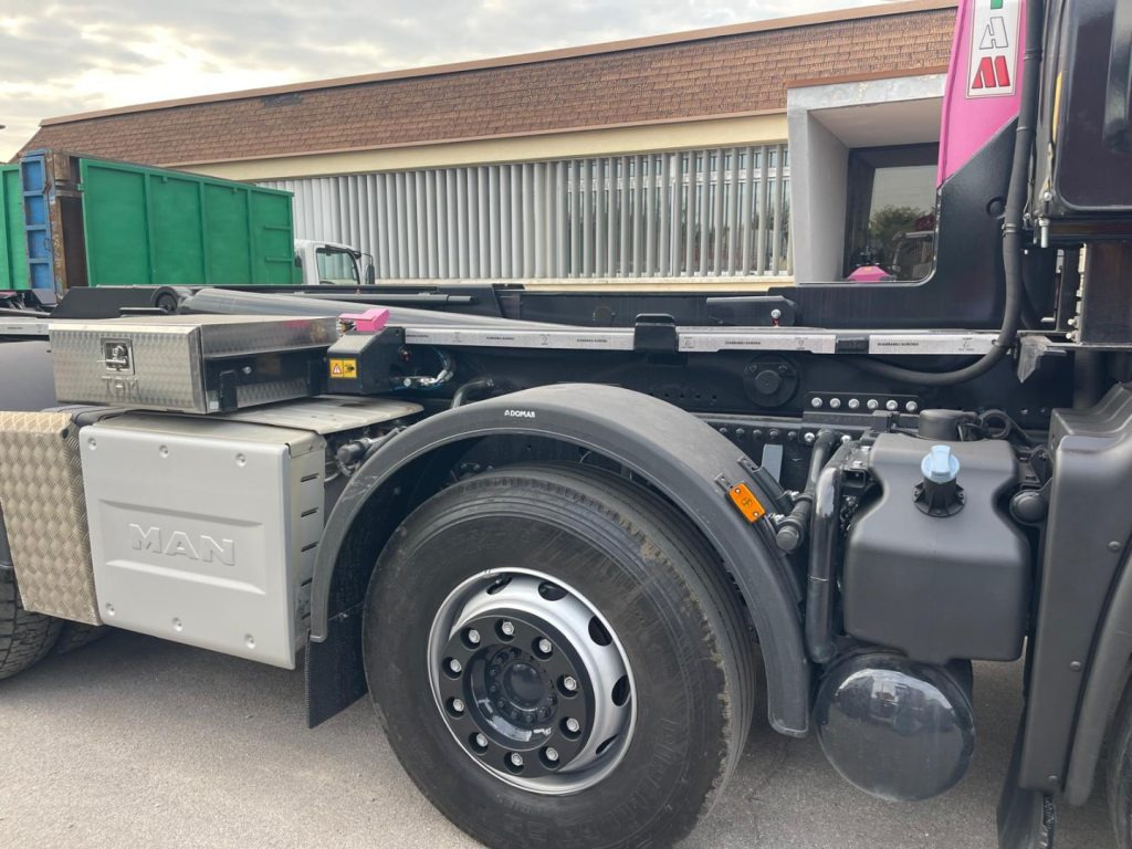 Hook lift truck MAN TGS 41.480 SCARRABILE