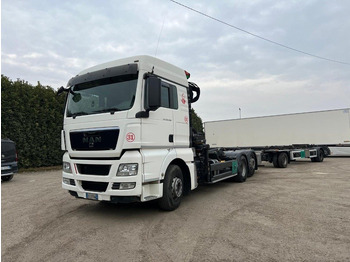 Hook lift truck MAN TGX 26.480 SCARRABILE CON GRU
