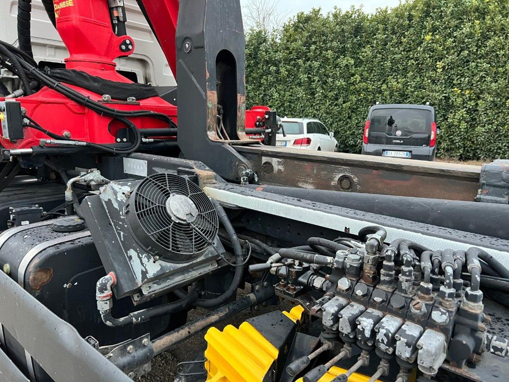 Hook lift truck MAN TGX 26.480 SCARRABILE CON GRU