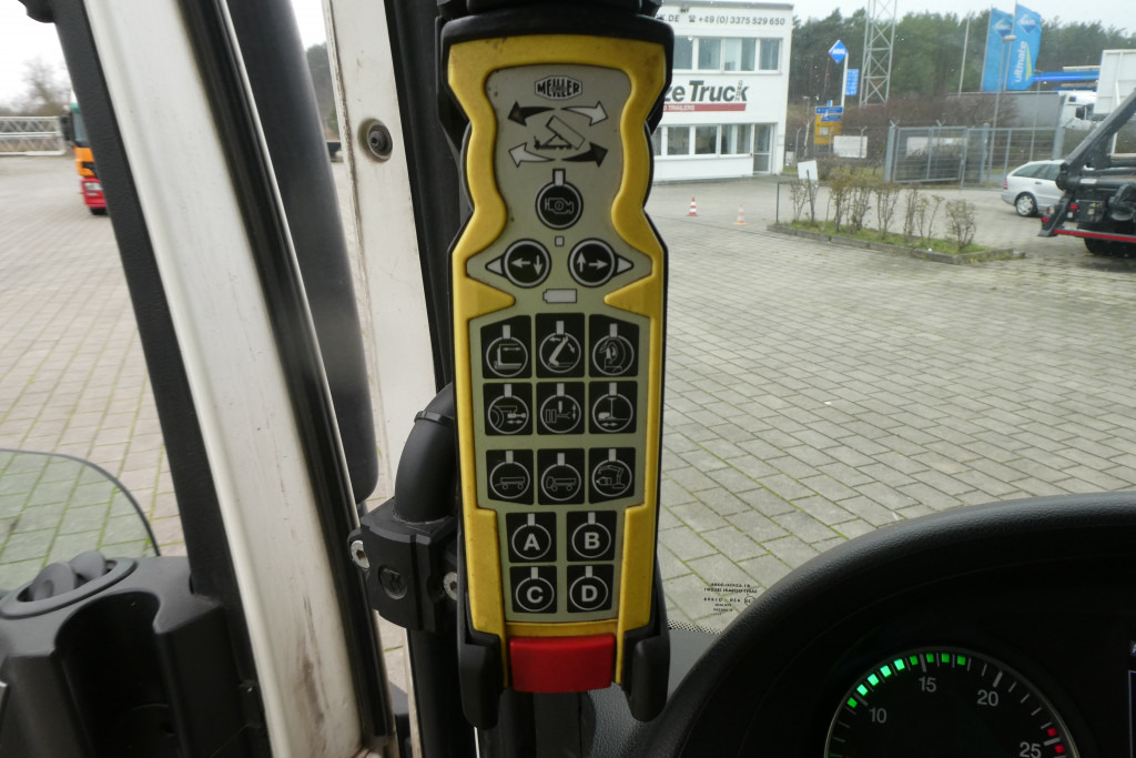 Hook lift truck MAN TG-S 26.420 6x2 Abrollkipper