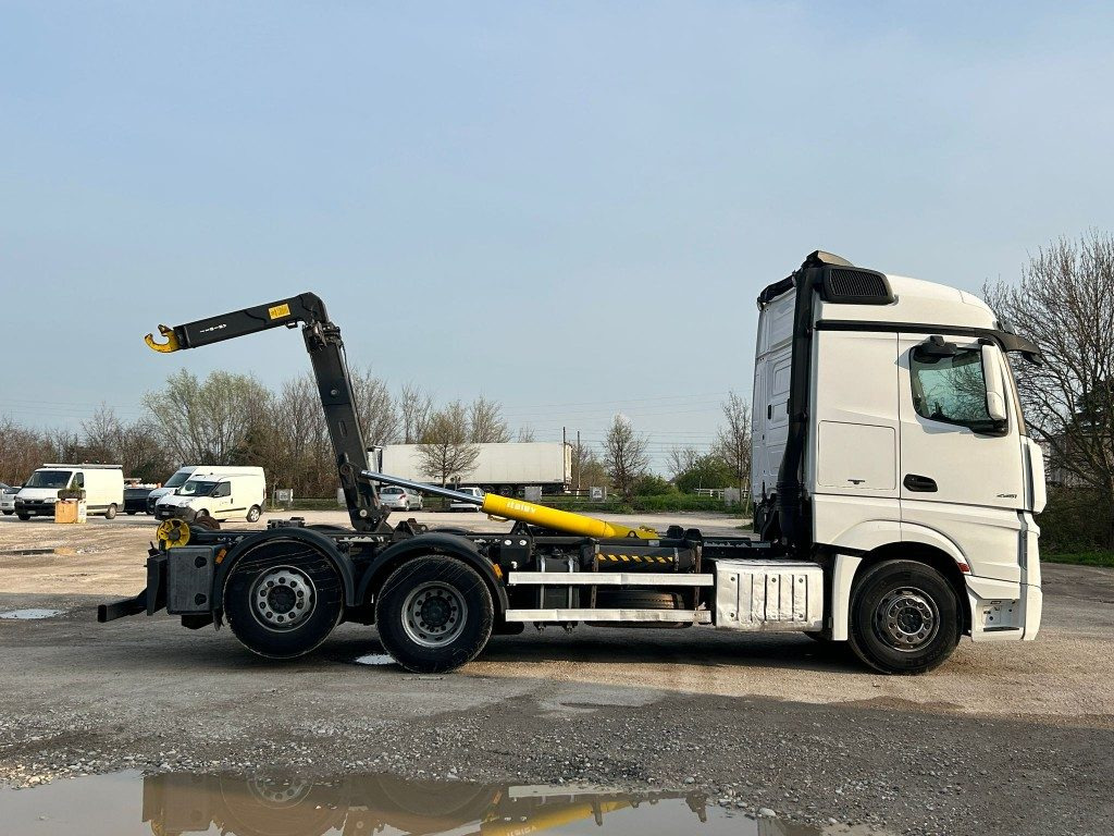 Hook lift truck MERCEDES ACTROS 25.51 SCARRABILE