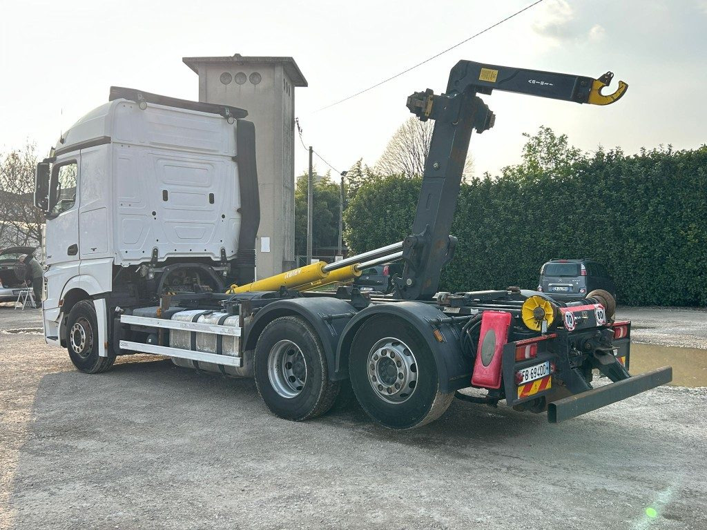 Hook lift truck MERCEDES ACTROS 25.51 SCARRABILE
