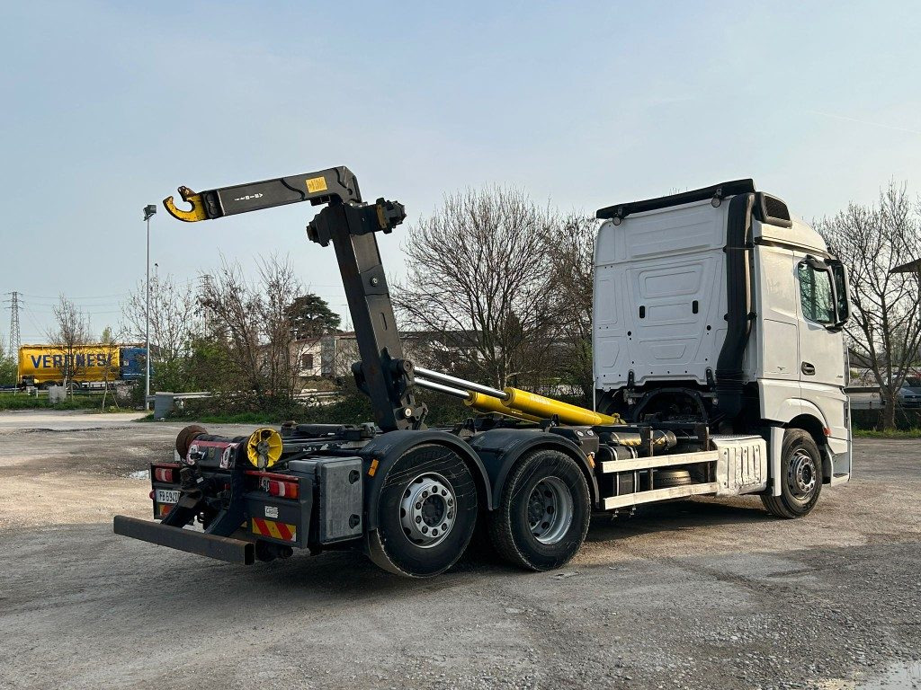 Hook lift truck MERCEDES ACTROS 25.51 SCARRABILE