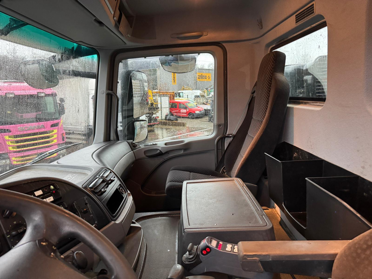 Hook lift truck MERCEDES Actros 3248 8x4 Hiab 26T SWS