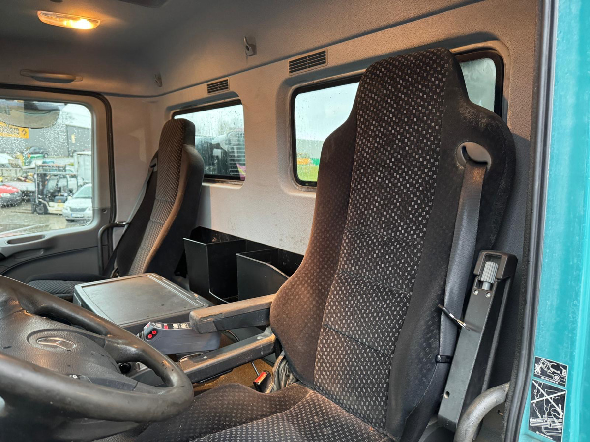 Hook lift truck MERCEDES Actros 3248 8x4 Hiab 26T SWS